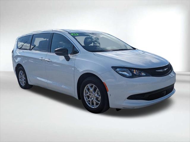 2025 Chrysler Voyager LX
