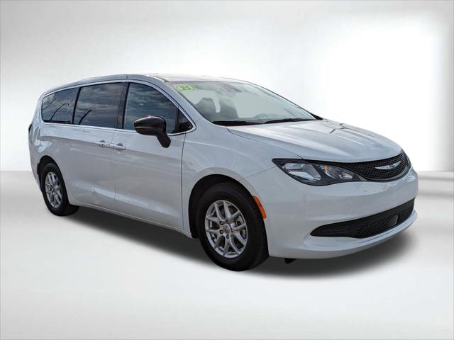 2025 Chrysler Voyager LX