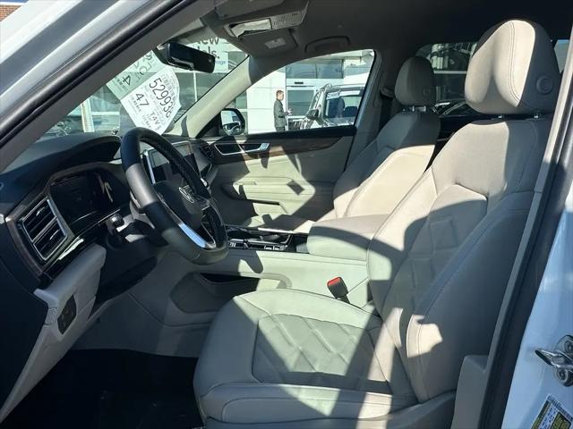 2026 Volkswagen Atlas SE with Technology