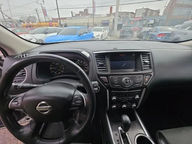 2019 Nissan Pathfinder SV