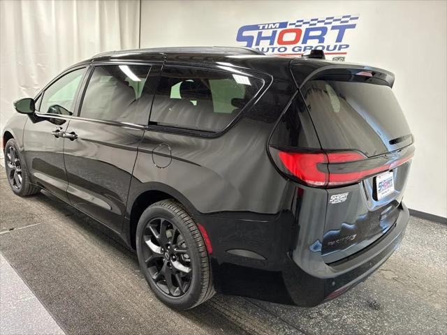 2026 Chrysler Pacifica Select AWD