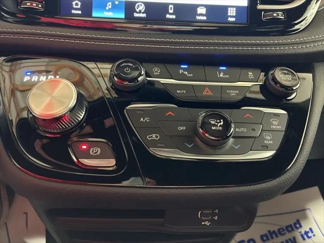 2026 Chrysler Pacifica Select AWD