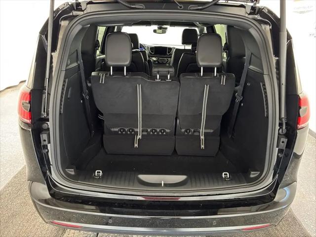 2026 Chrysler Pacifica Select AWD
