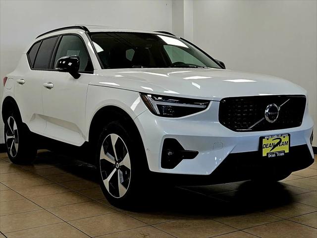 2026 Volvo XC40 Plus, B5 AWD Gas (mild hybrid), Dark