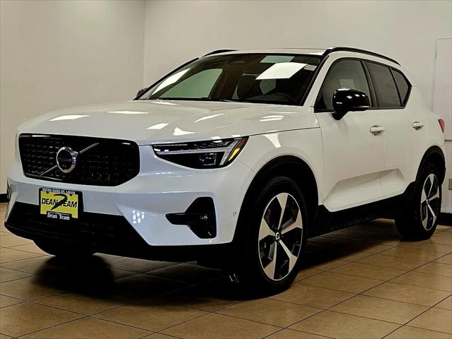 2026 Volvo XC40 Plus, B5 AWD Gas (mild hybrid), Dark