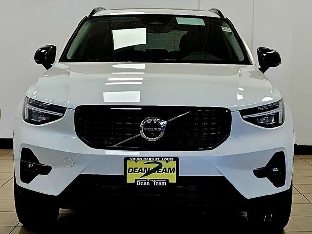 2026 Volvo XC40 Plus, B5 AWD Gas (mild hybrid), Dark