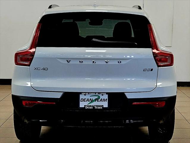 2026 Volvo XC40 Plus, B5 AWD Gas (mild hybrid), Dark