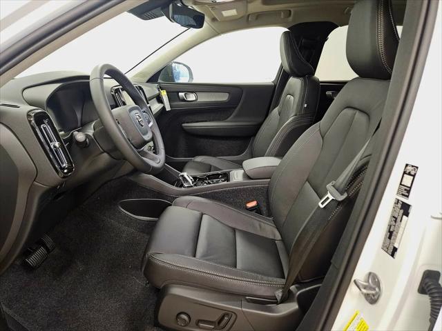 2026 Volvo XC40 Plus, B5 AWD Gas (mild hybrid), Dark