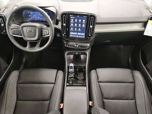 2026 Volvo XC40 Plus, B5 AWD Gas (mild hybrid), Dark