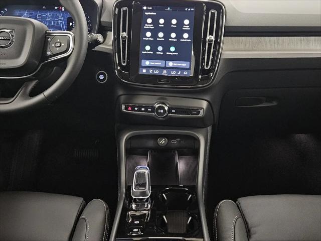 2026 Volvo XC40 Plus, B5 AWD Gas (mild hybrid), Dark