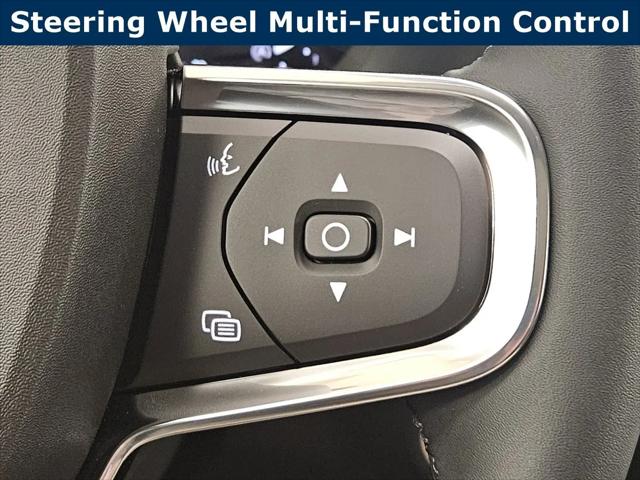 2026 Volvo XC40 Plus, B5 AWD Gas (mild hybrid), Dark