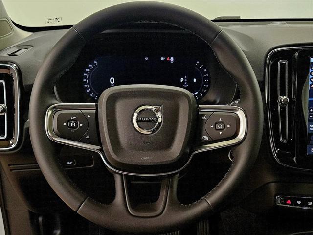 2026 Volvo XC40 Plus, B5 AWD Gas (mild hybrid), Dark
