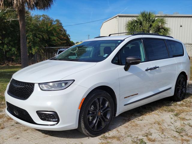 2024 Chrysler Pacifica Touring L 2024 Chrysler Pacifica Touring L