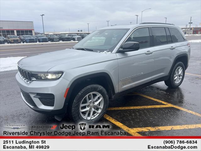 2025 Jeep Grand Cherokee GRAND CHEROKEE LAREDO X 4X4