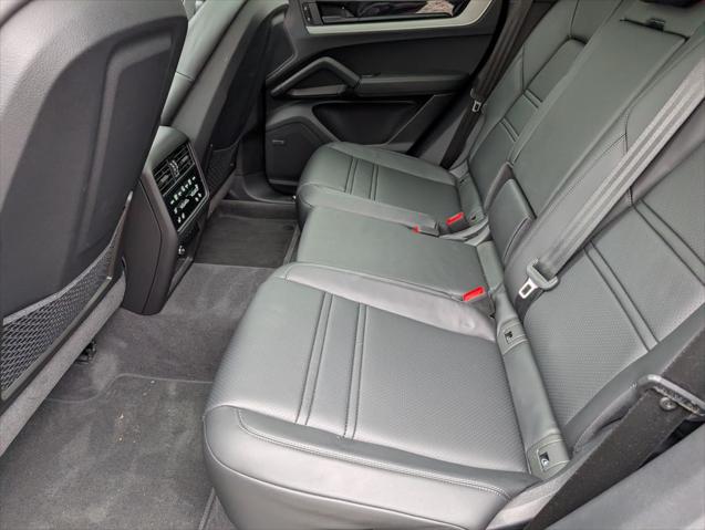 2025 Porsche Cayenne Unknown