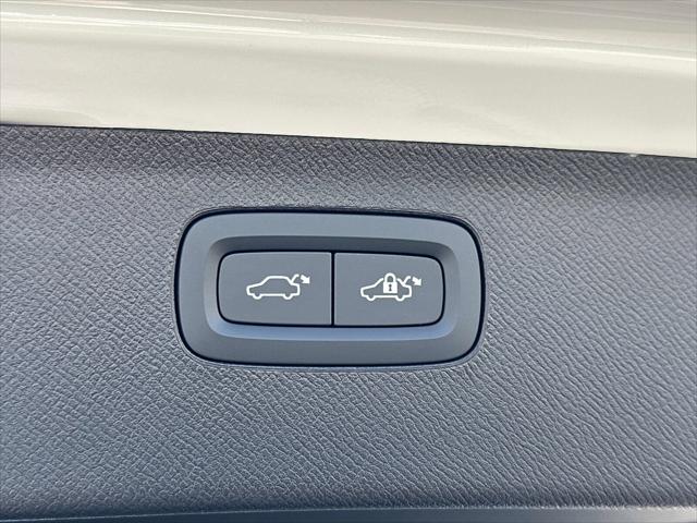 2026 Volvo XC90 B6 Ultra Dark Theme 7-Seater