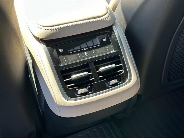 2026 Volvo XC90 B6 Ultra Dark Theme 7-Seater