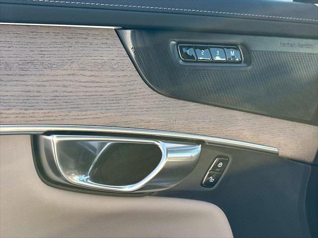 2026 Volvo XC90 B6 Ultra Dark Theme 7-Seater