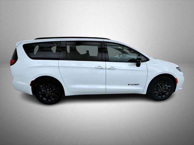 2026 Chrysler Pacifica Select AWD