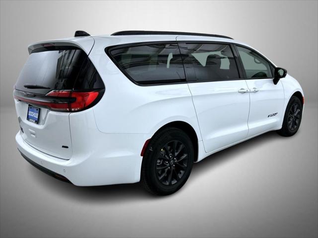 2026 Chrysler Pacifica Select AWD