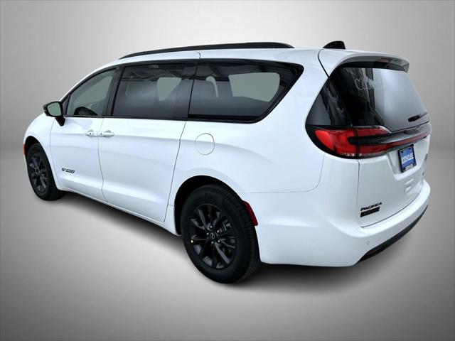 2026 Chrysler Pacifica Select AWD