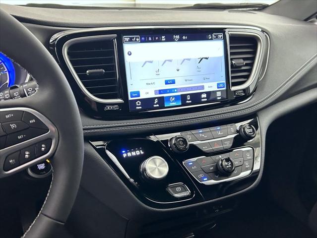 2026 Chrysler Pacifica Select AWD
