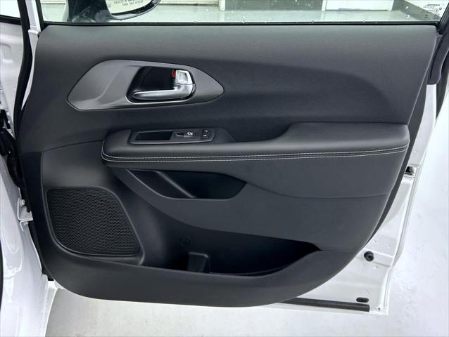 2026 Chrysler Pacifica Select AWD