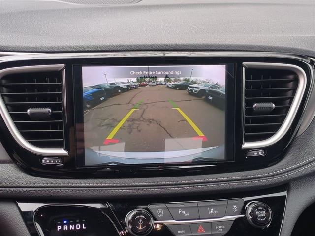 2026 Chrysler Pacifica Select AWD