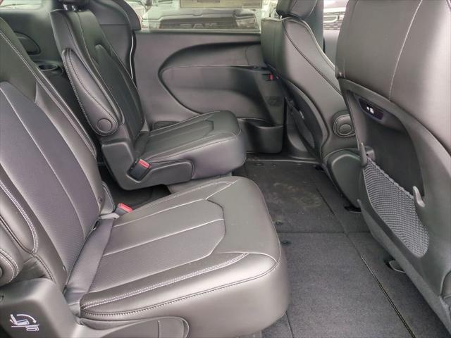 2026 Chrysler Pacifica Select AWD