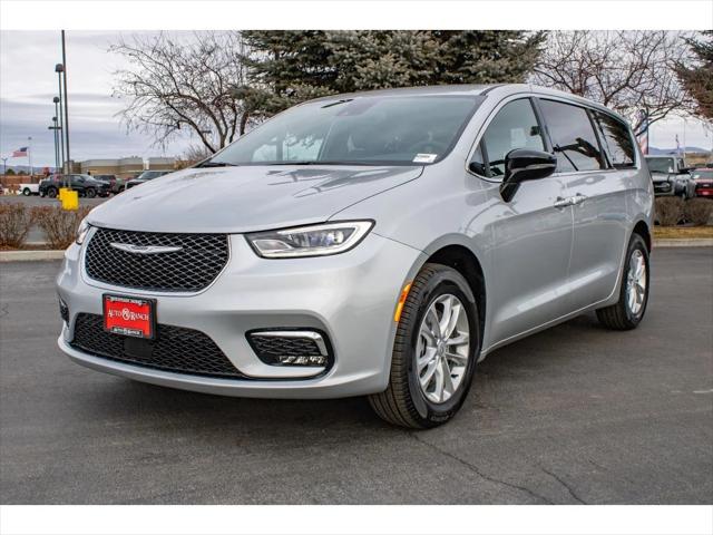 2026 Chrysler Pacifica Select AWD