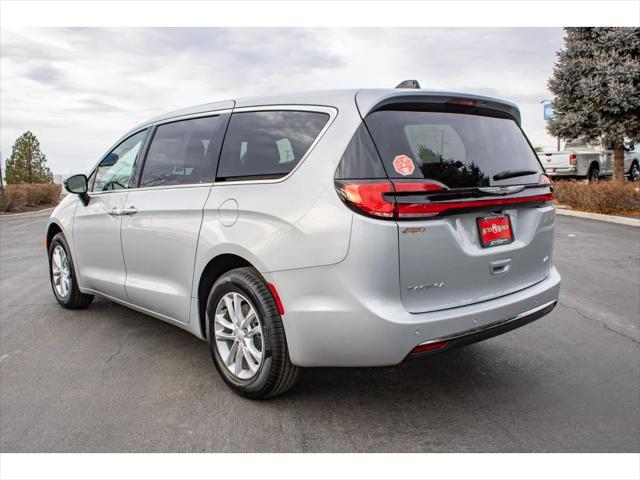 2026 Chrysler Pacifica Select AWD
