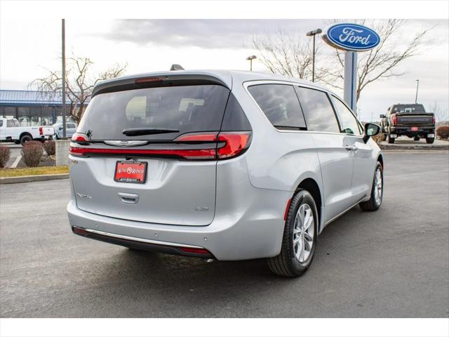 2026 Chrysler Pacifica Select AWD