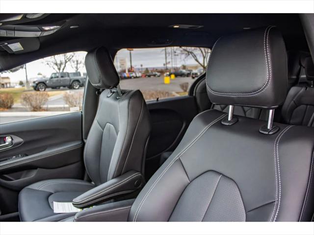 2026 Chrysler Pacifica Select AWD