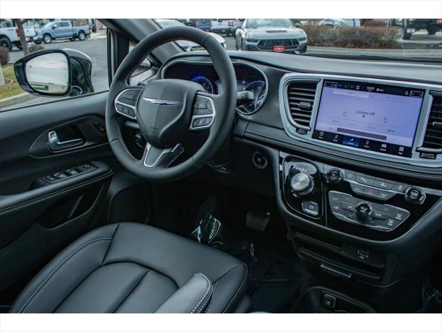 2026 Chrysler Pacifica Select AWD