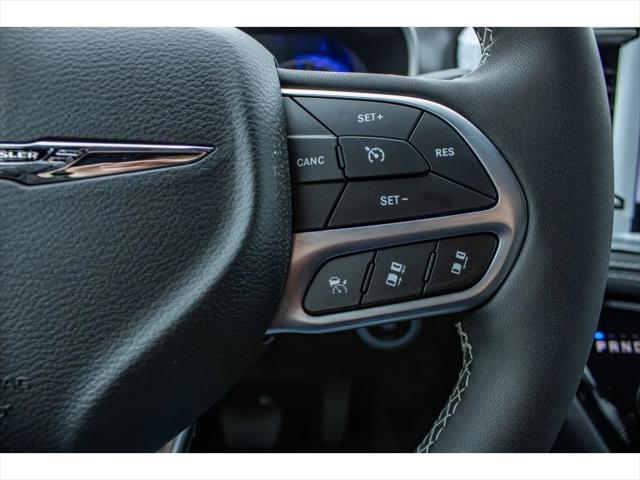2026 Chrysler Pacifica Select AWD