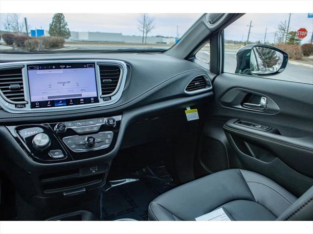 2026 Chrysler Pacifica Select AWD