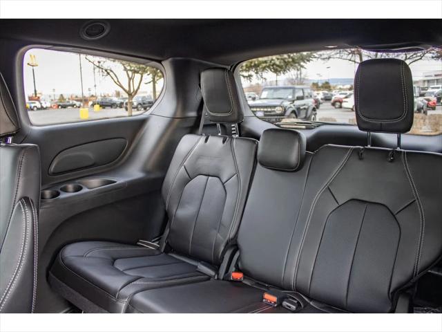 2026 Chrysler Pacifica Select AWD
