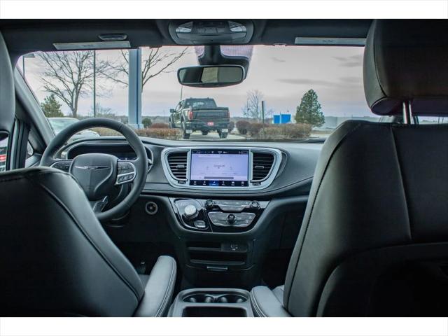2026 Chrysler Pacifica Select AWD