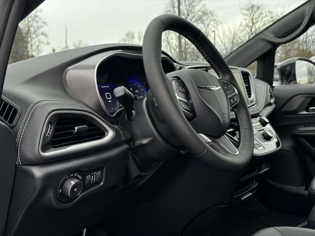 2026 Chrysler Pacifica PACIFICA SELECT AWD