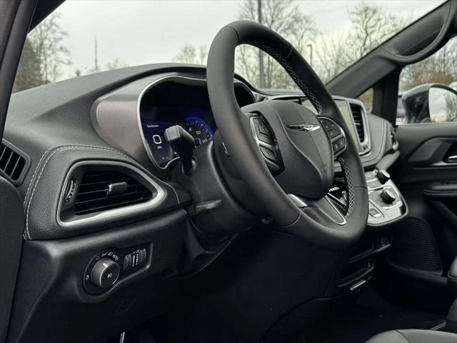 2026 Chrysler Pacifica PACIFICA SELECT AWD