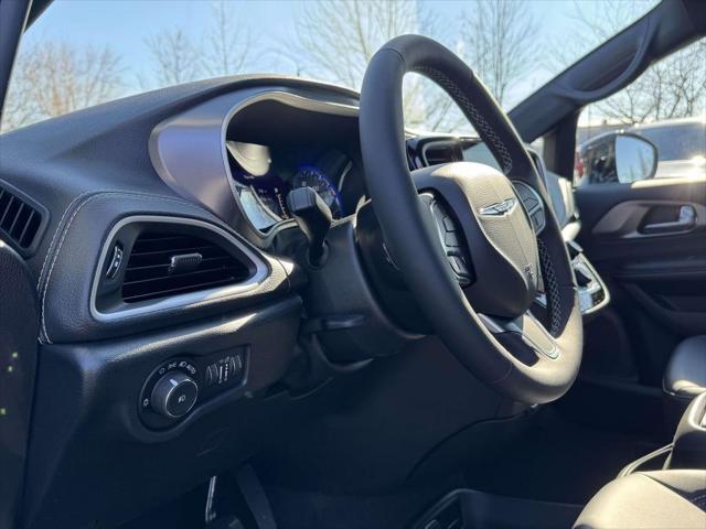 2026 Chrysler Pacifica PACIFICA SELECT AWD