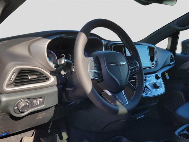 2026 Chrysler Voyager VOYAGER LX