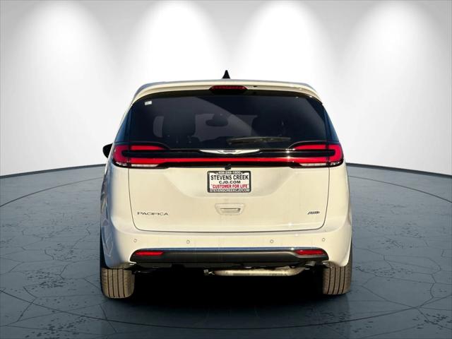 2026 Chrysler Pacifica Select AWD