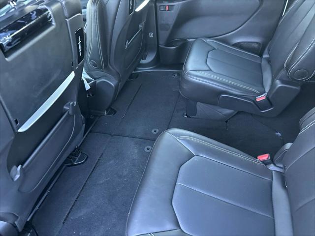 2026 Chrysler Pacifica Select AWD