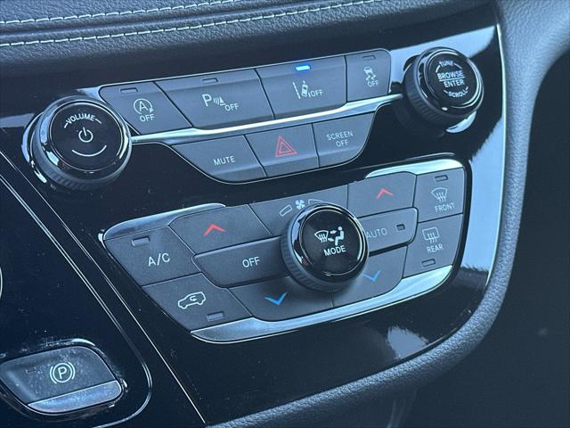 2026 Chrysler Pacifica Select AWD