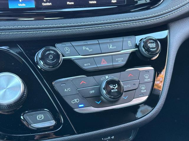 2026 Chrysler Pacifica Select AWD