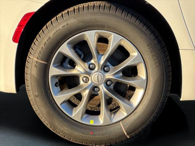 2026 Chrysler Pacifica Select AWD