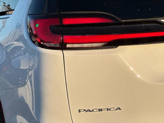 2026 Chrysler Pacifica Select AWD