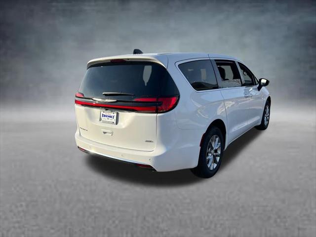 2026 Chrysler Pacifica Select AWD