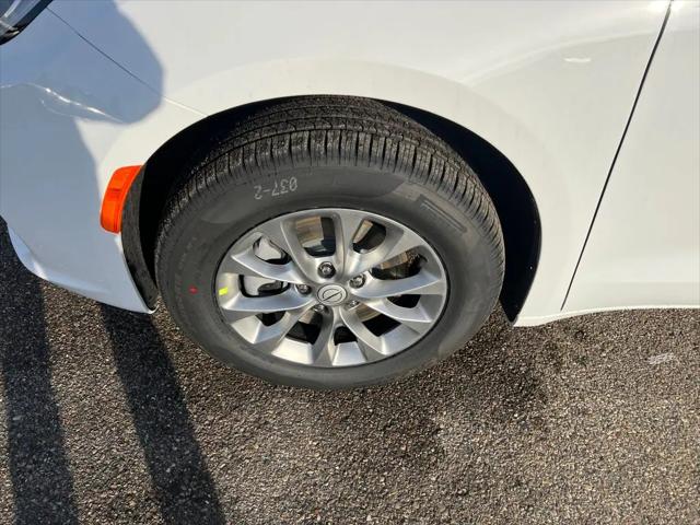 2026 Chrysler Pacifica Select AWD